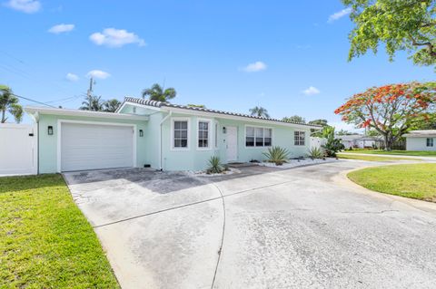 Tiny photo for 612 SE 10th Avenue, Deerfield Beach, FL 33441 (MLS # B26034346)