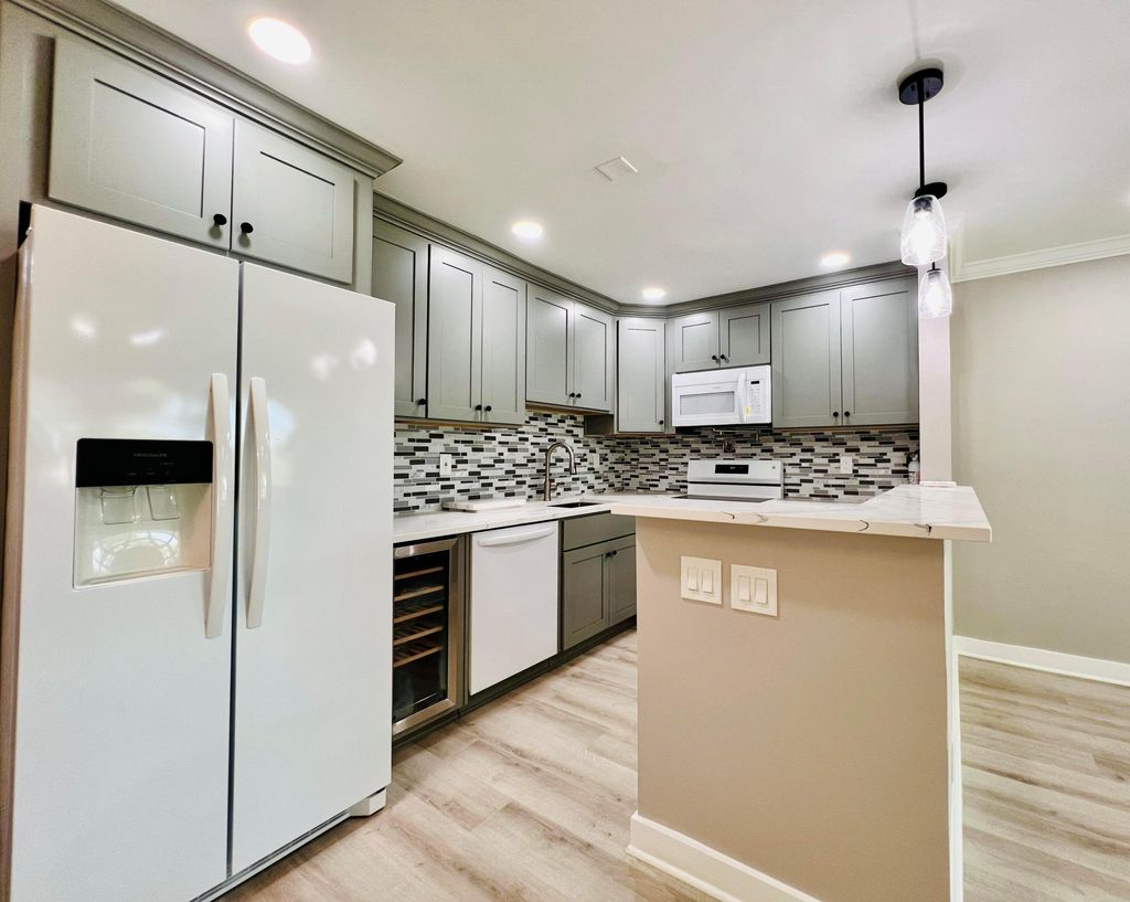Photo of 15 Bedford A, West Palm Beach, FL 33417 (MLS # B26036572)