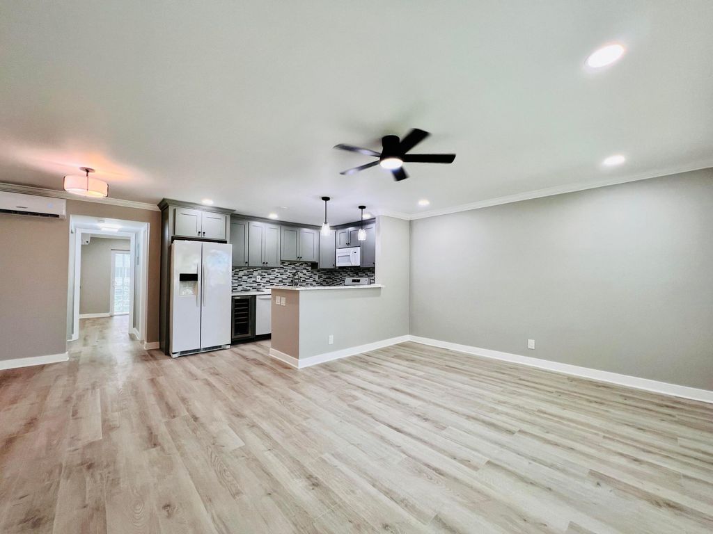 Photo of 15 Bedford A, West Palm Beach, FL 33417 (MLS # B26036572)