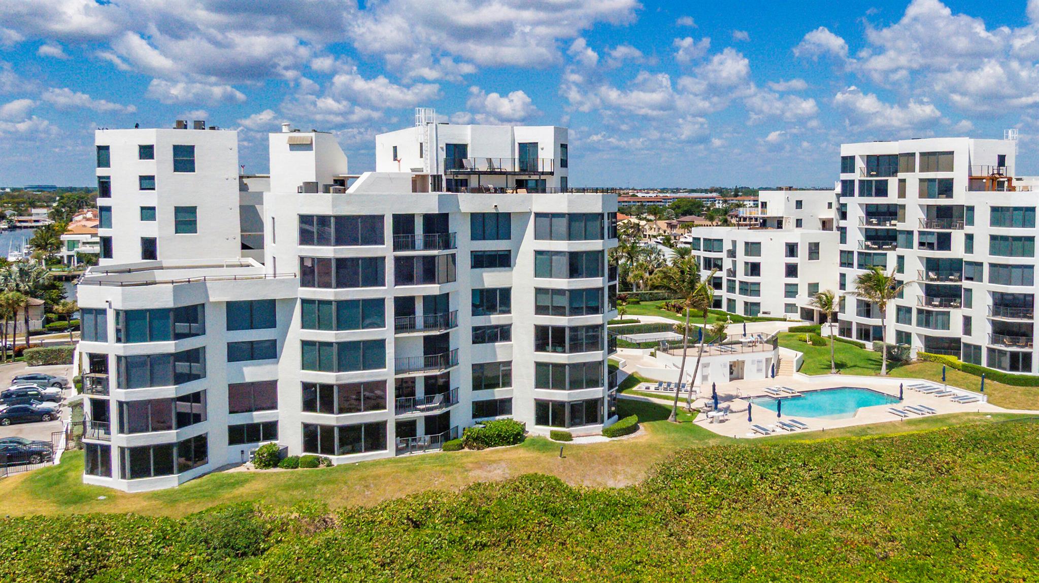 TOWNHOUSES OF HIGHLAND BE - Residential