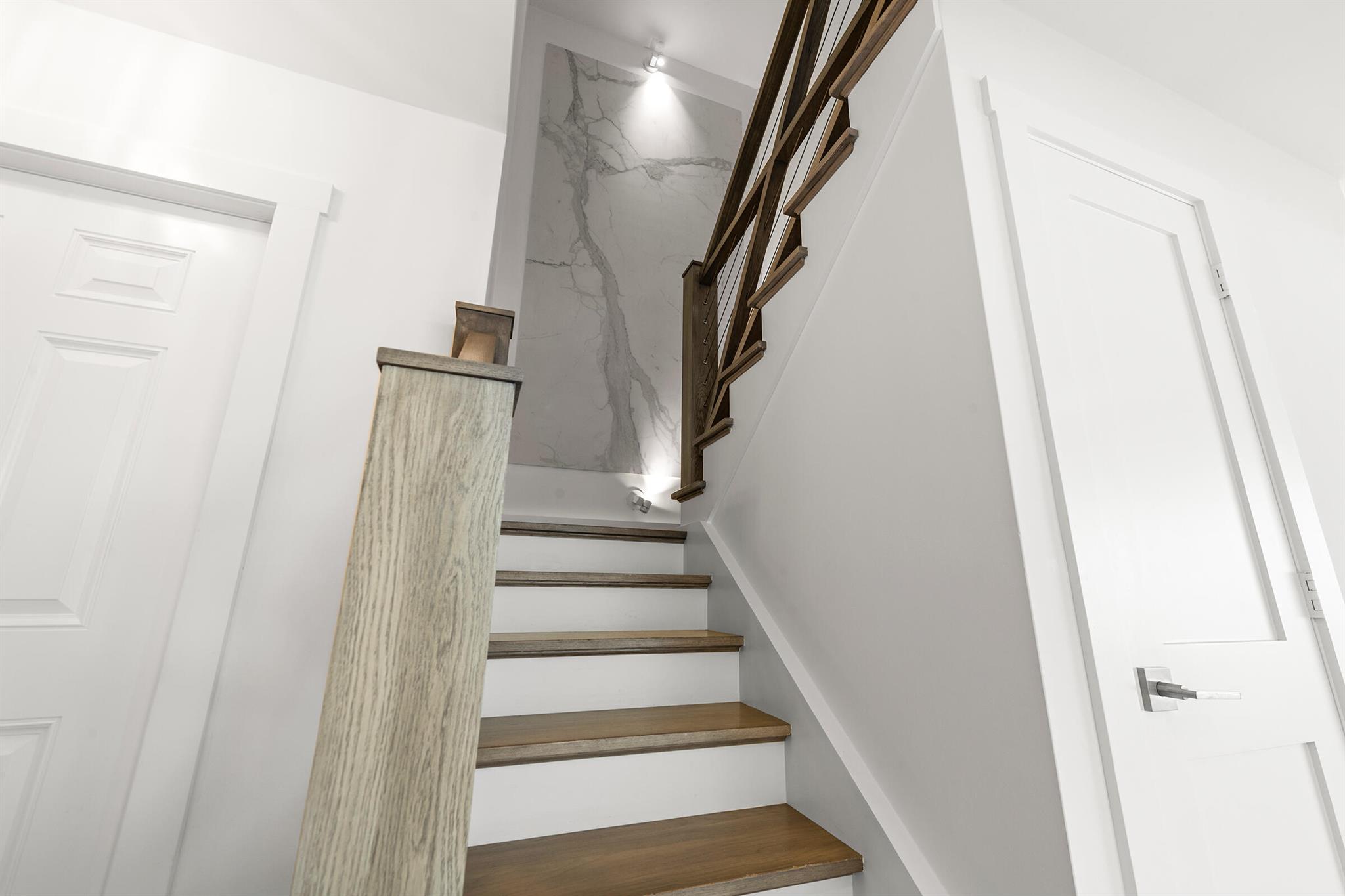 TOWNHOUSES OF HIGHLAND BE - Residential