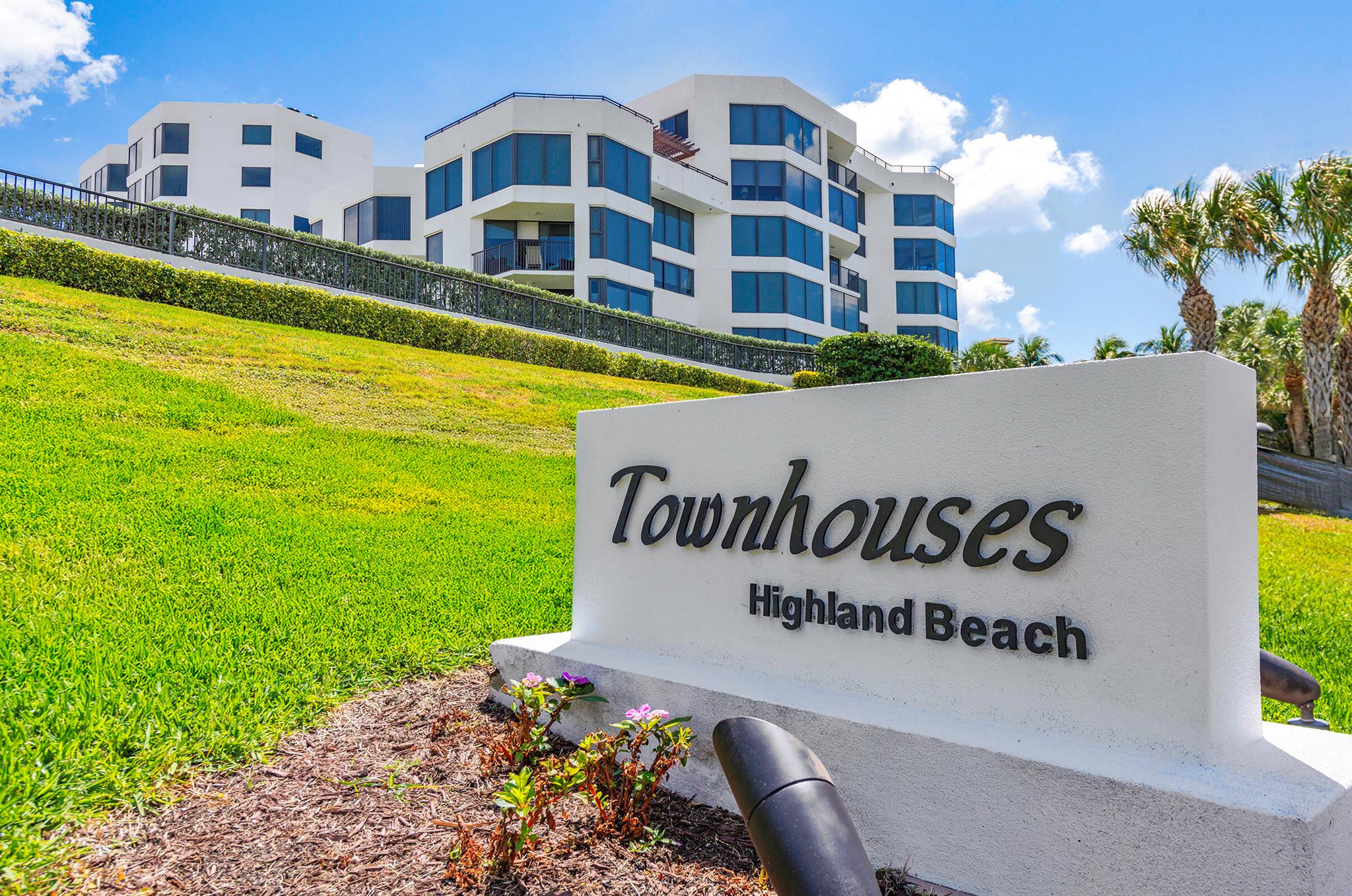 TOWNHOUSES OF HIGHLAND BE - Residential