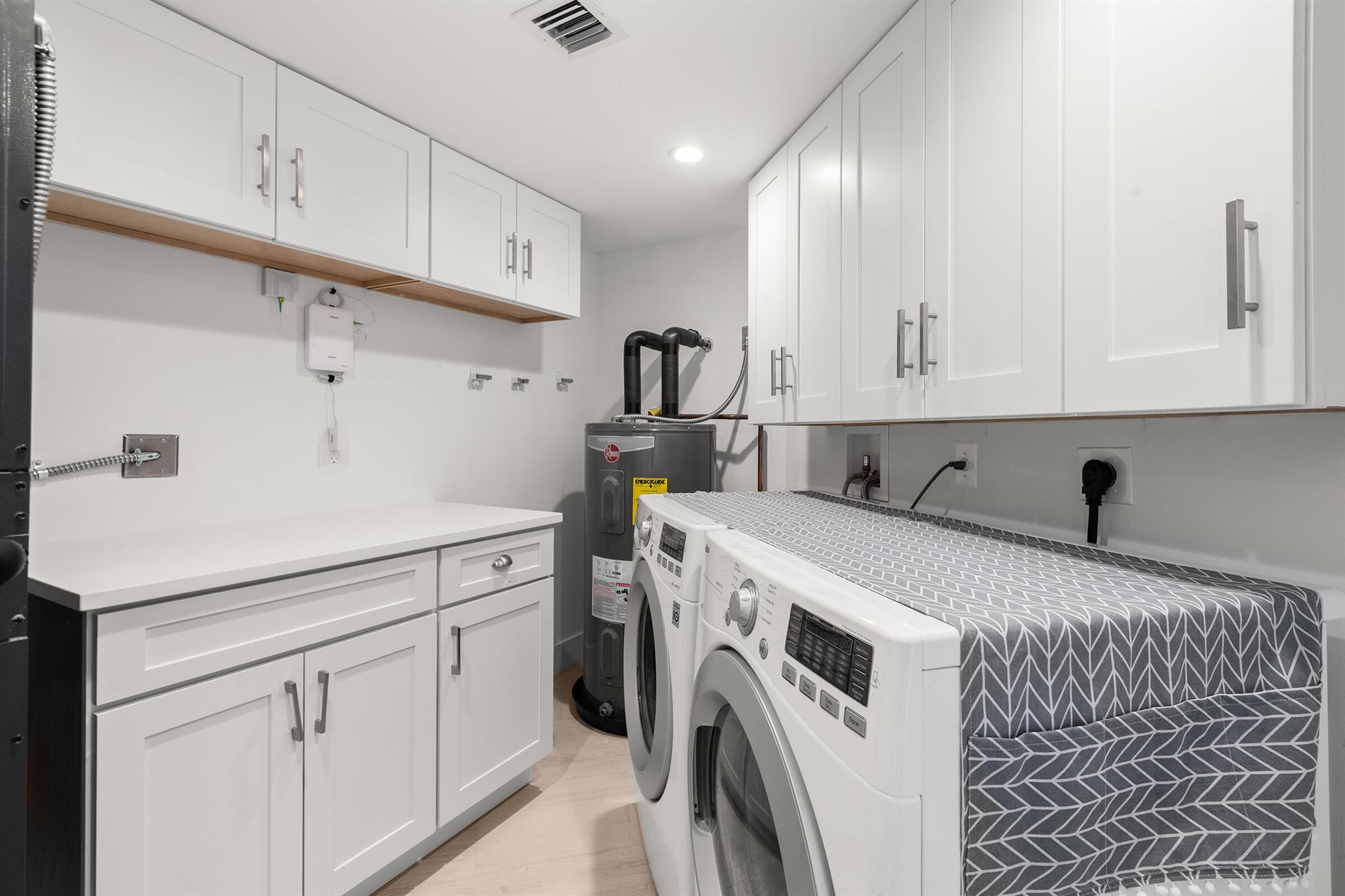 TOWNHOUSES OF HIGHLAND BE - Residential