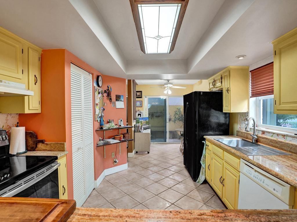 MARINELLO ESTATES - Residential