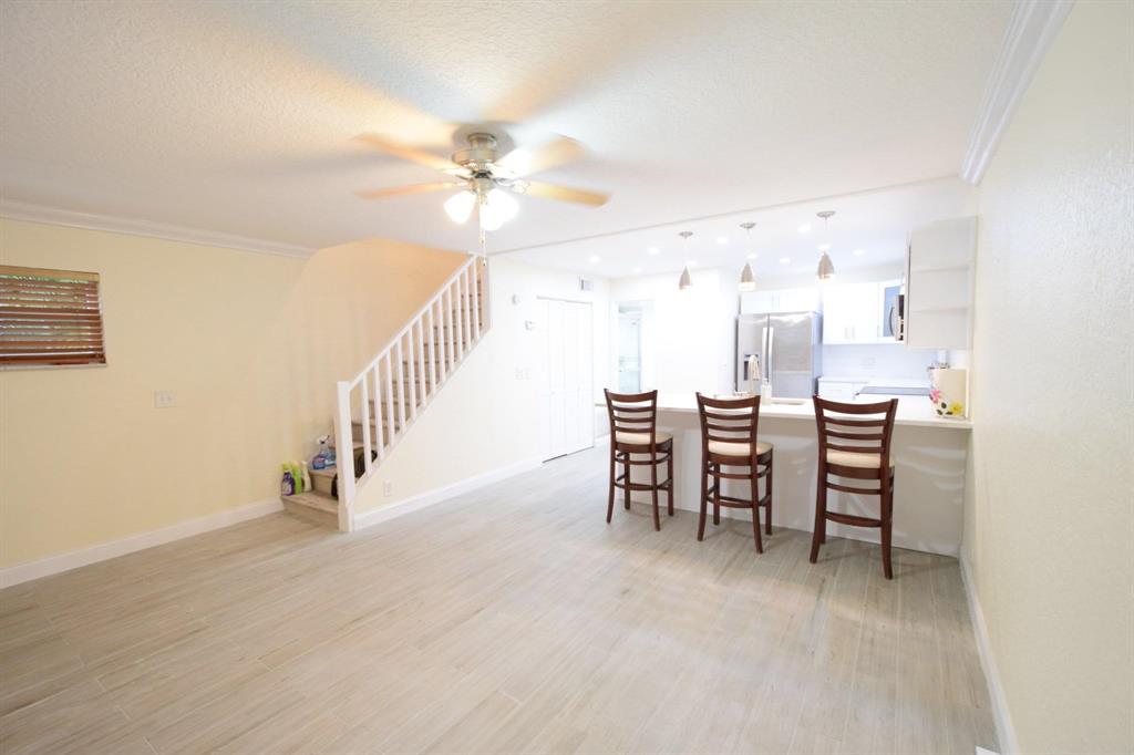 LOCATION! LOCATION!TOTALLY REDONE 2/2 QUADPLEX IN A TROPICAL PRIVATE SETTING! BICYCLE TO THE BEACH AND LINTON BLVD, CLOSE TO ALL DELRAY HAS TO OFFER,NEW KITCHEN, NEW FLOORING THROUGHOUT, NEW BATHROOMS WASHER AND DRYER INSIDE. QUAINT PATIO AREA , POOL, A NICE ZEN VIBE. YEARLY LEASE ONLY.