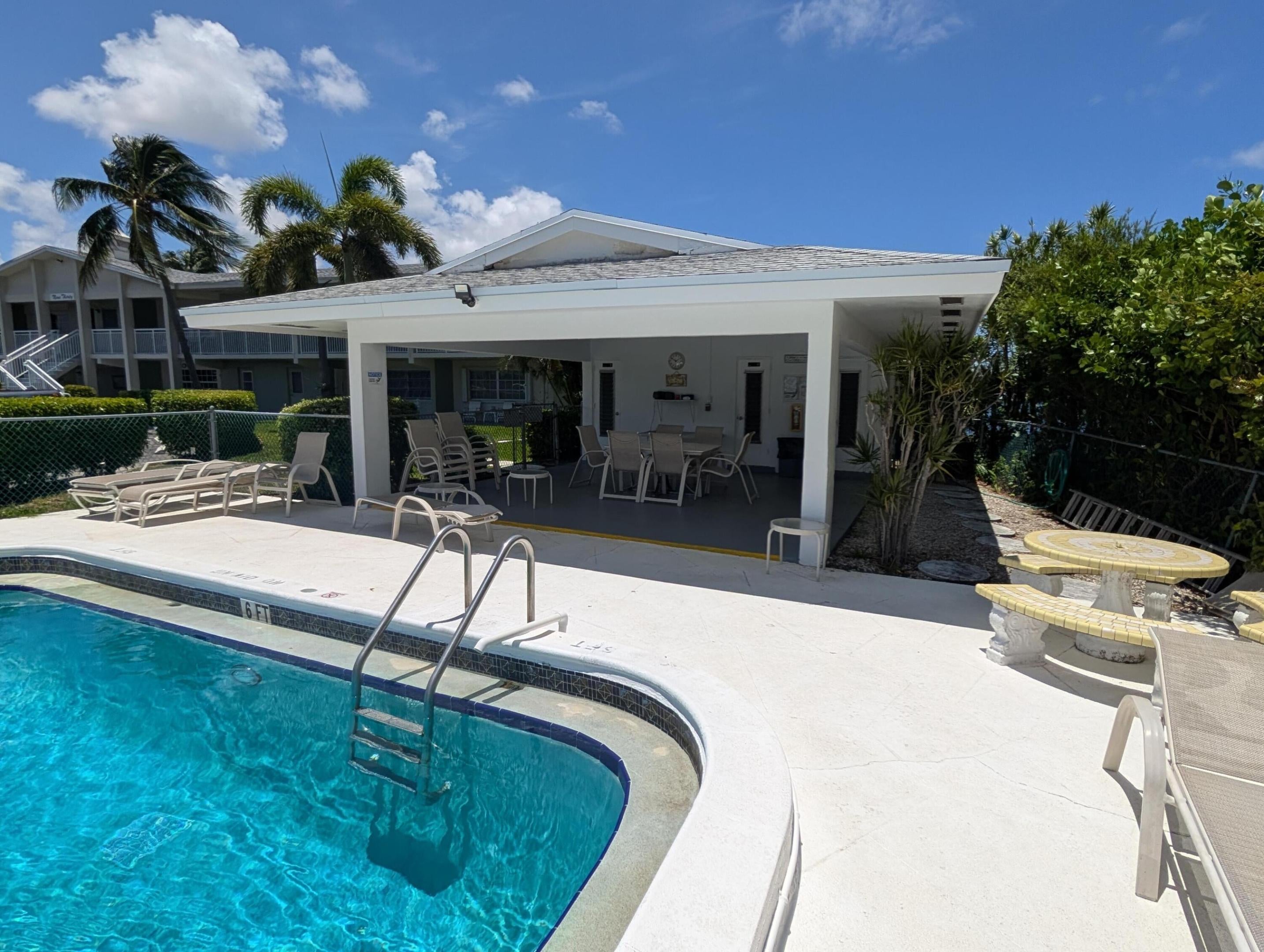 930 SE 9th Avenue 11