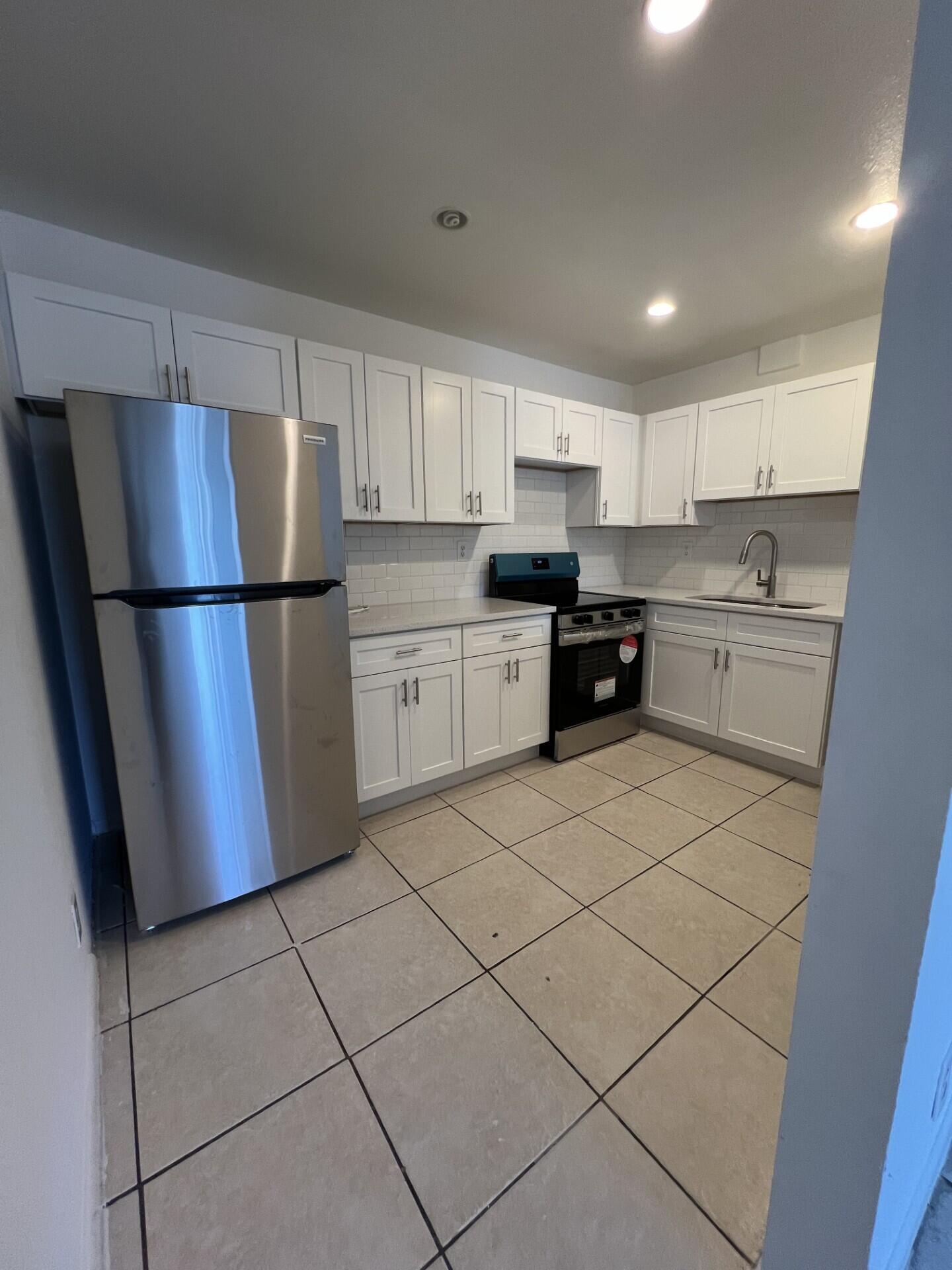 RAMBLEWOOD EAST CONDO - Residential Lease