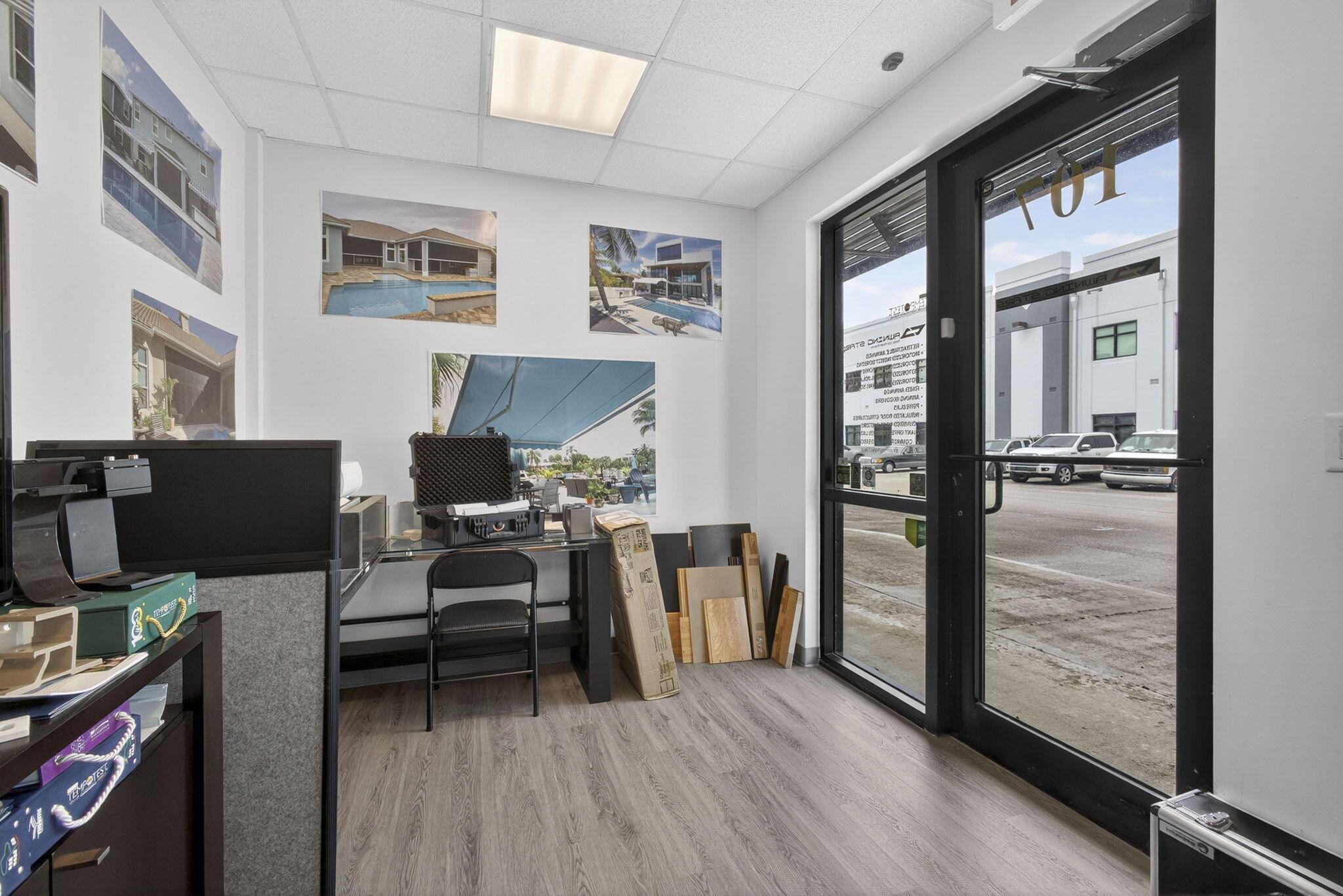 ROYAL PALM BUSINESS PLAZA - Commercial Sale