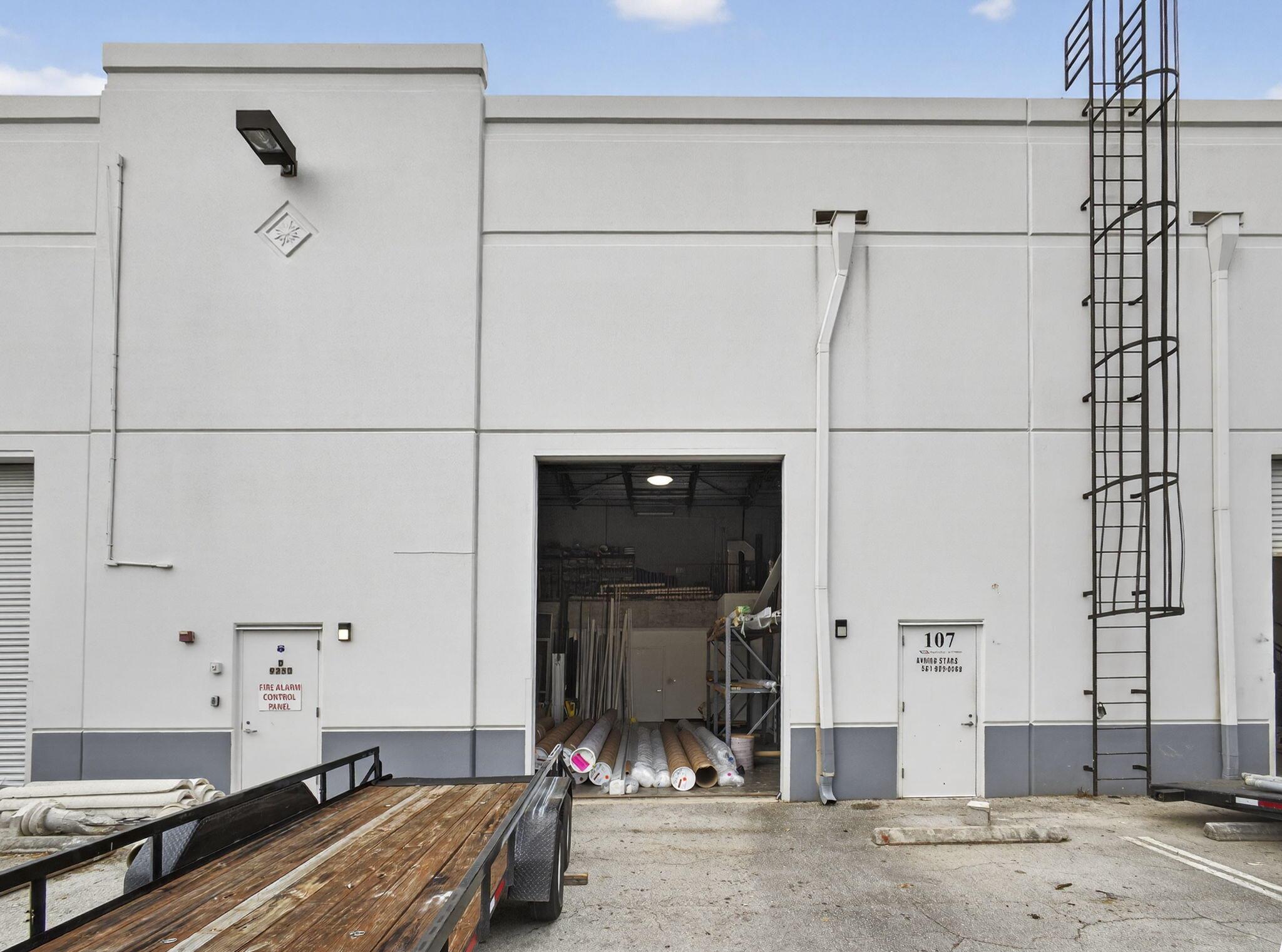 ROYAL PALM BUSINESS PLAZA - Commercial Sale