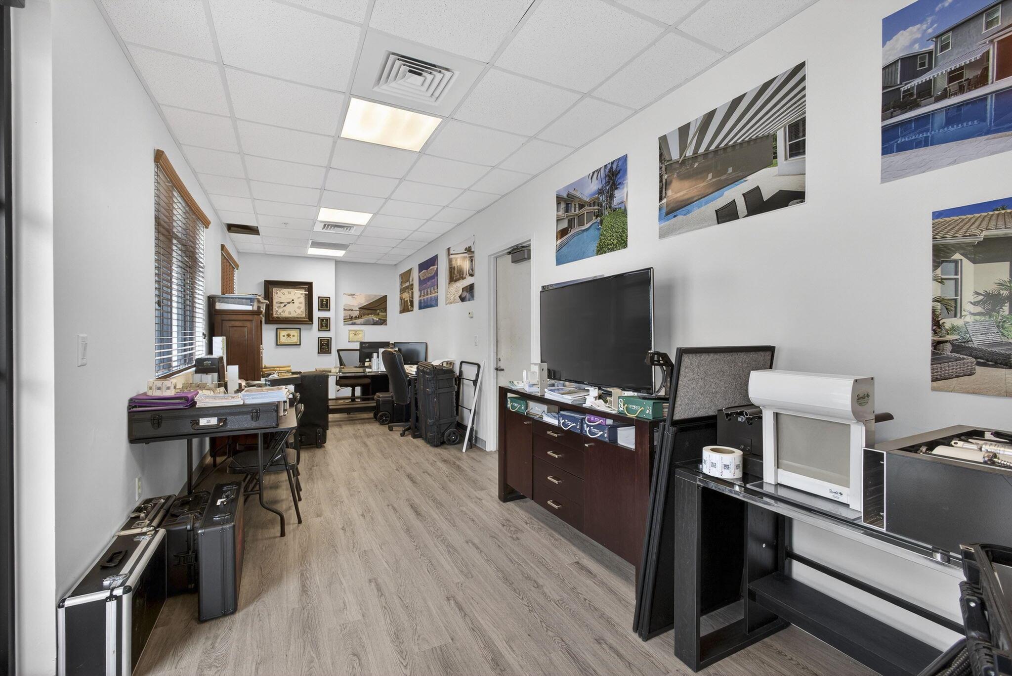 ROYAL PALM BUSINESS PLAZA - Commercial Sale