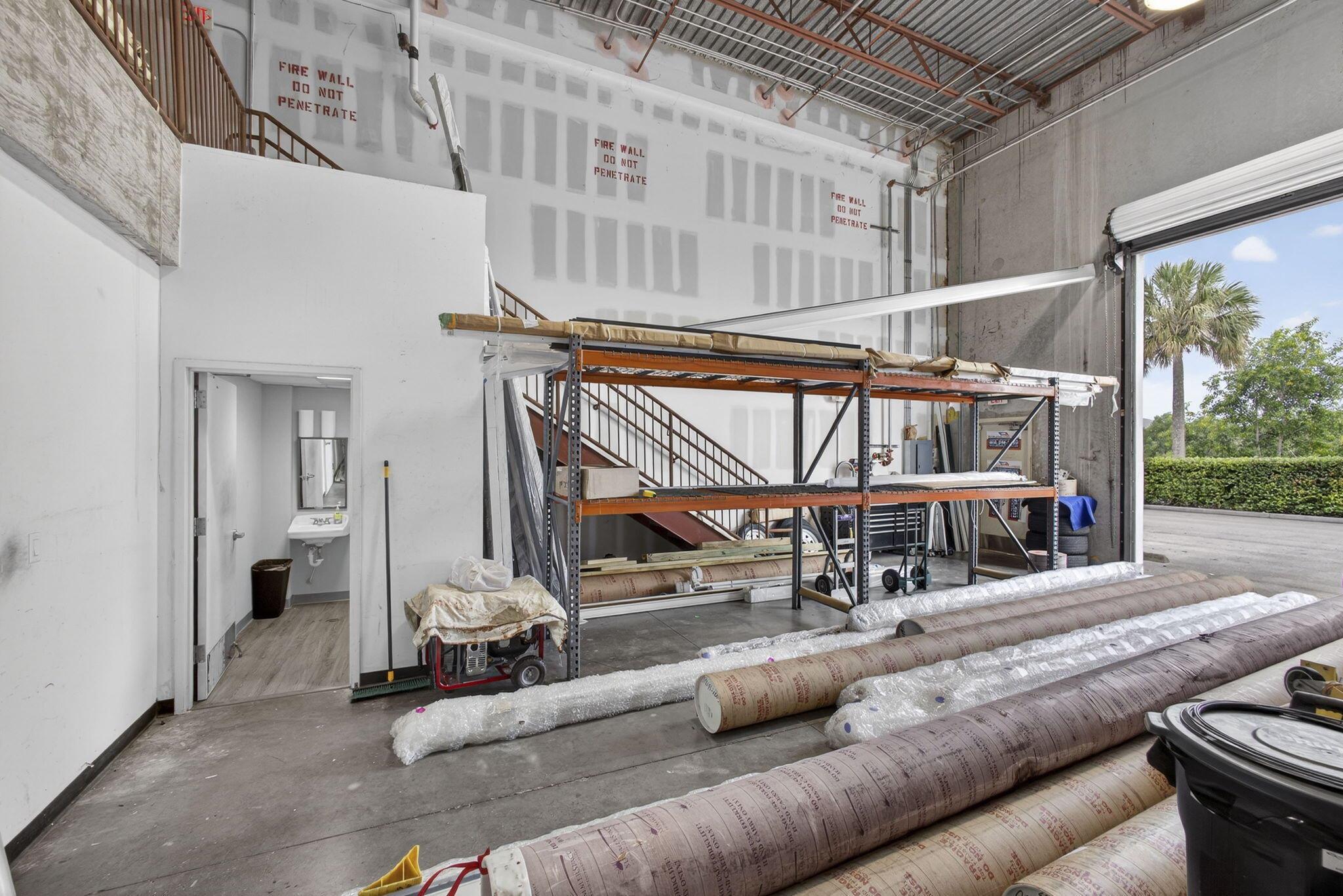 ROYAL PALM BUSINESS PLAZA - Commercial Sale