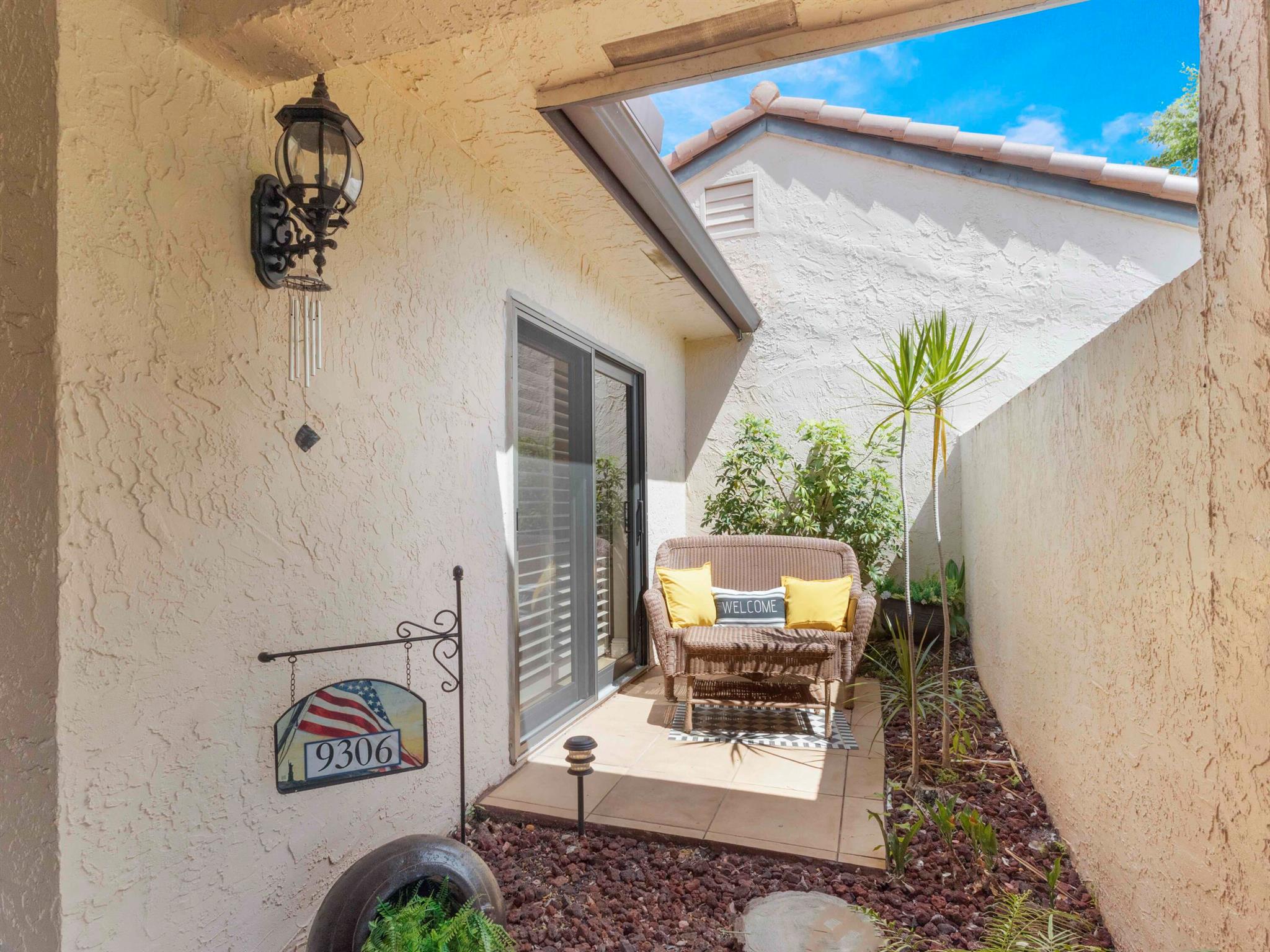 9306 Vista Del Lago A