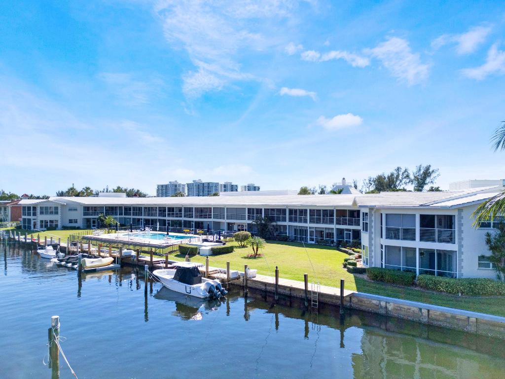 701 NE Harbour Terrace 2140