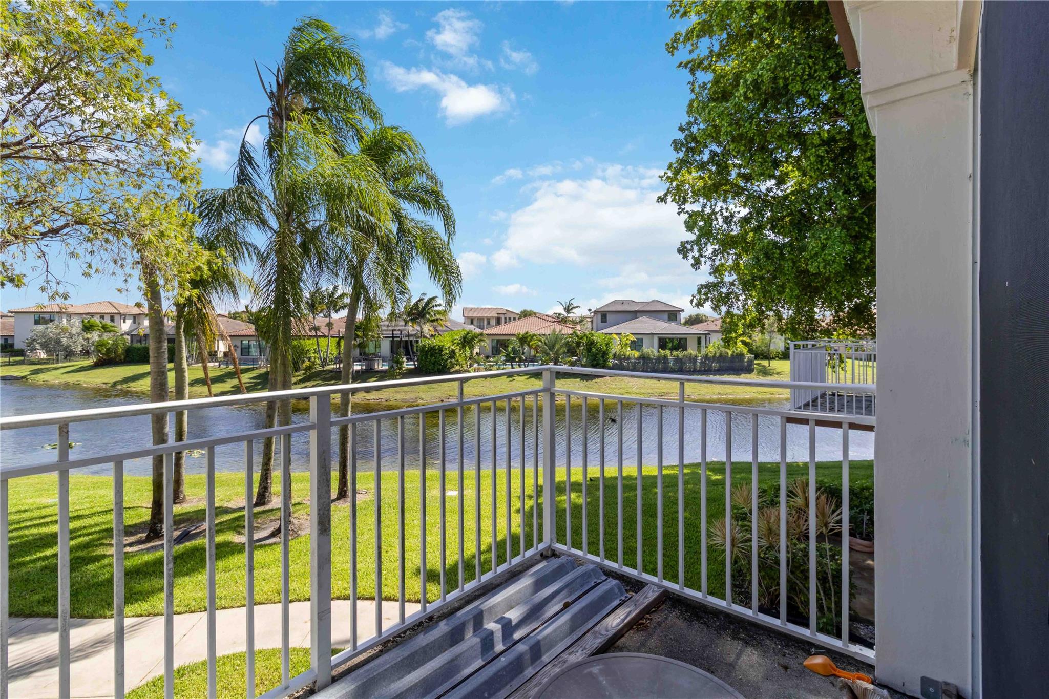 Club Quarters at RainTree - Residential