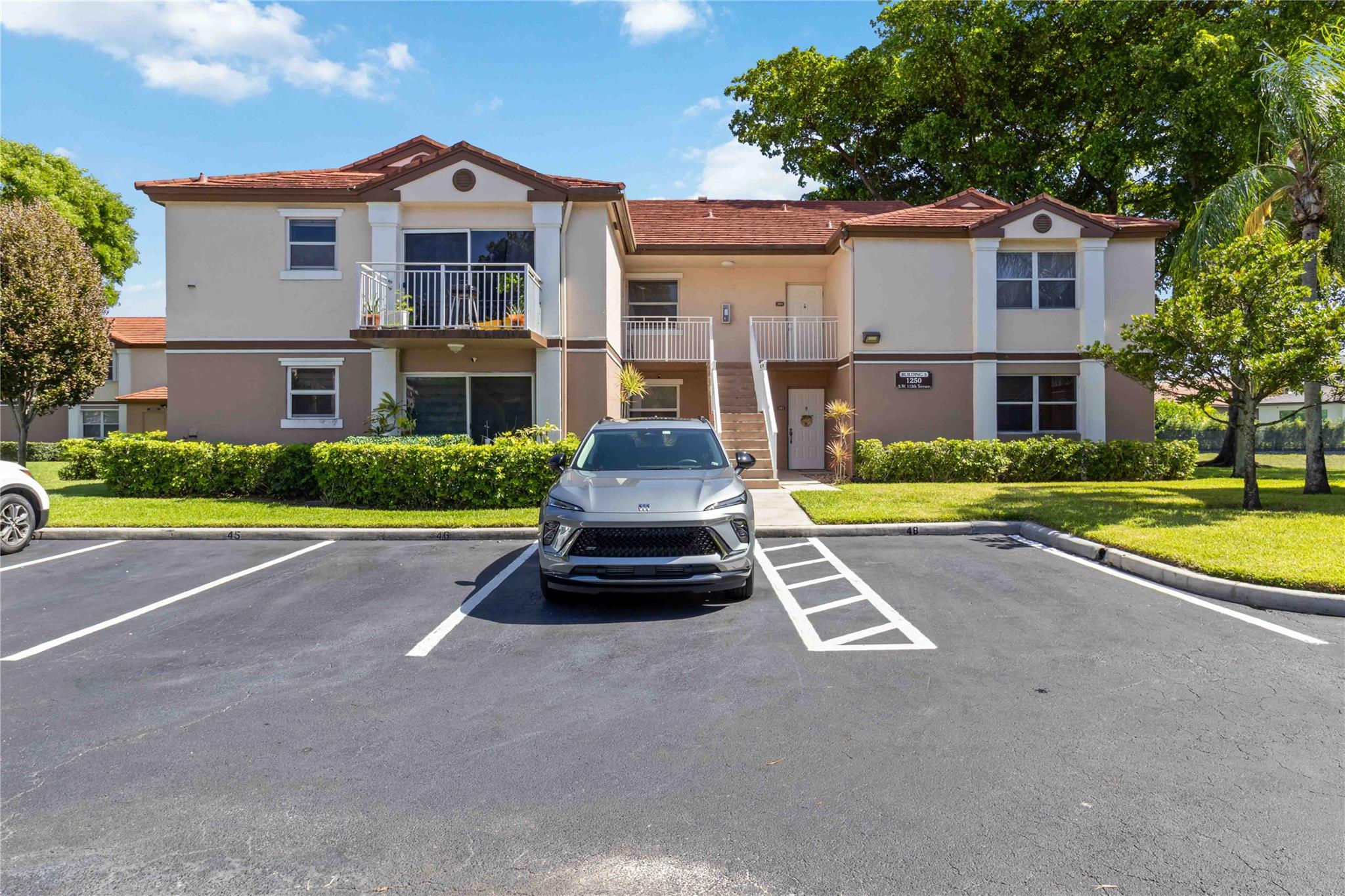 Club Quarters at RainTree - Residential