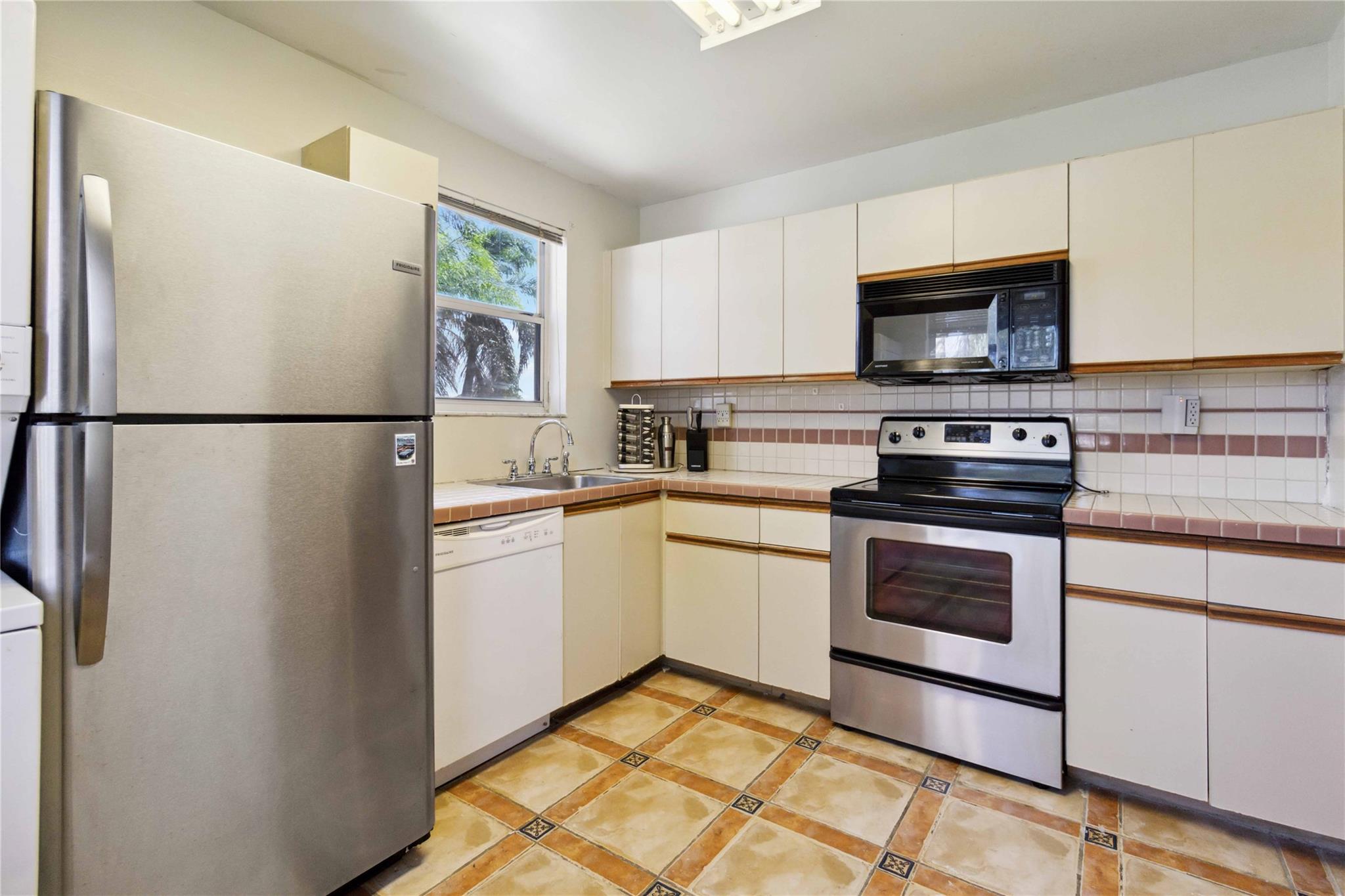 Club Quarters at RainTree - Residential