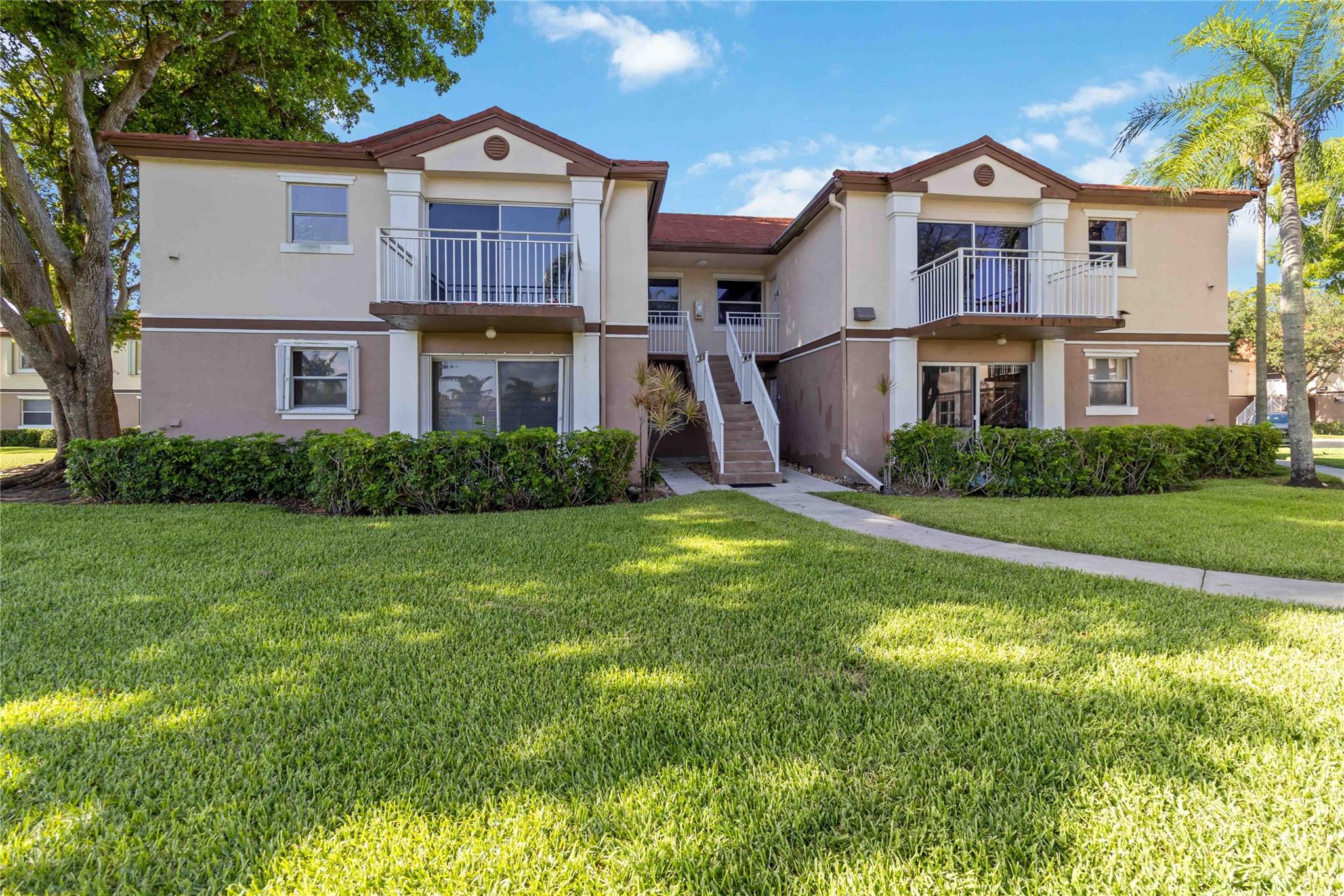Club Quarters at RainTree - Residential