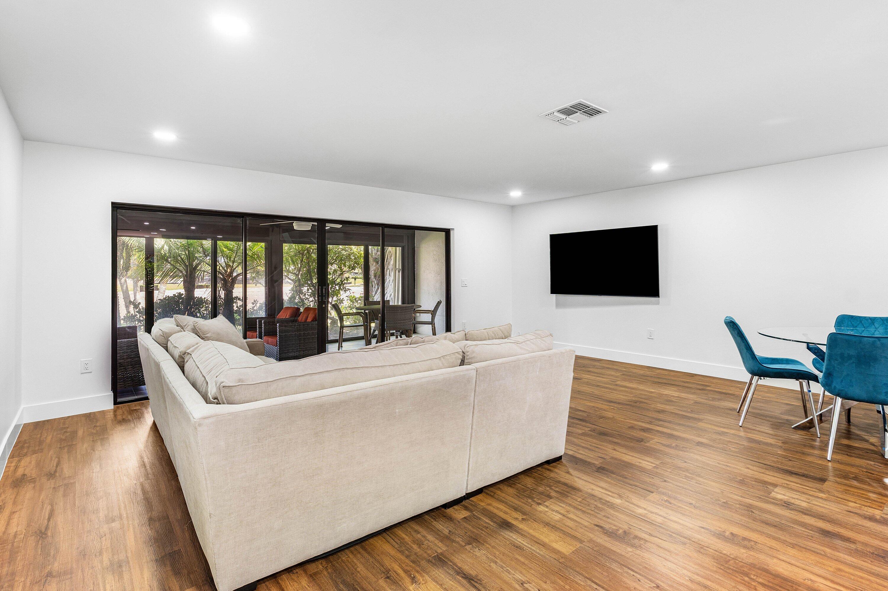 STRATFORD AT HUNTERS RUN CONDO - Residential