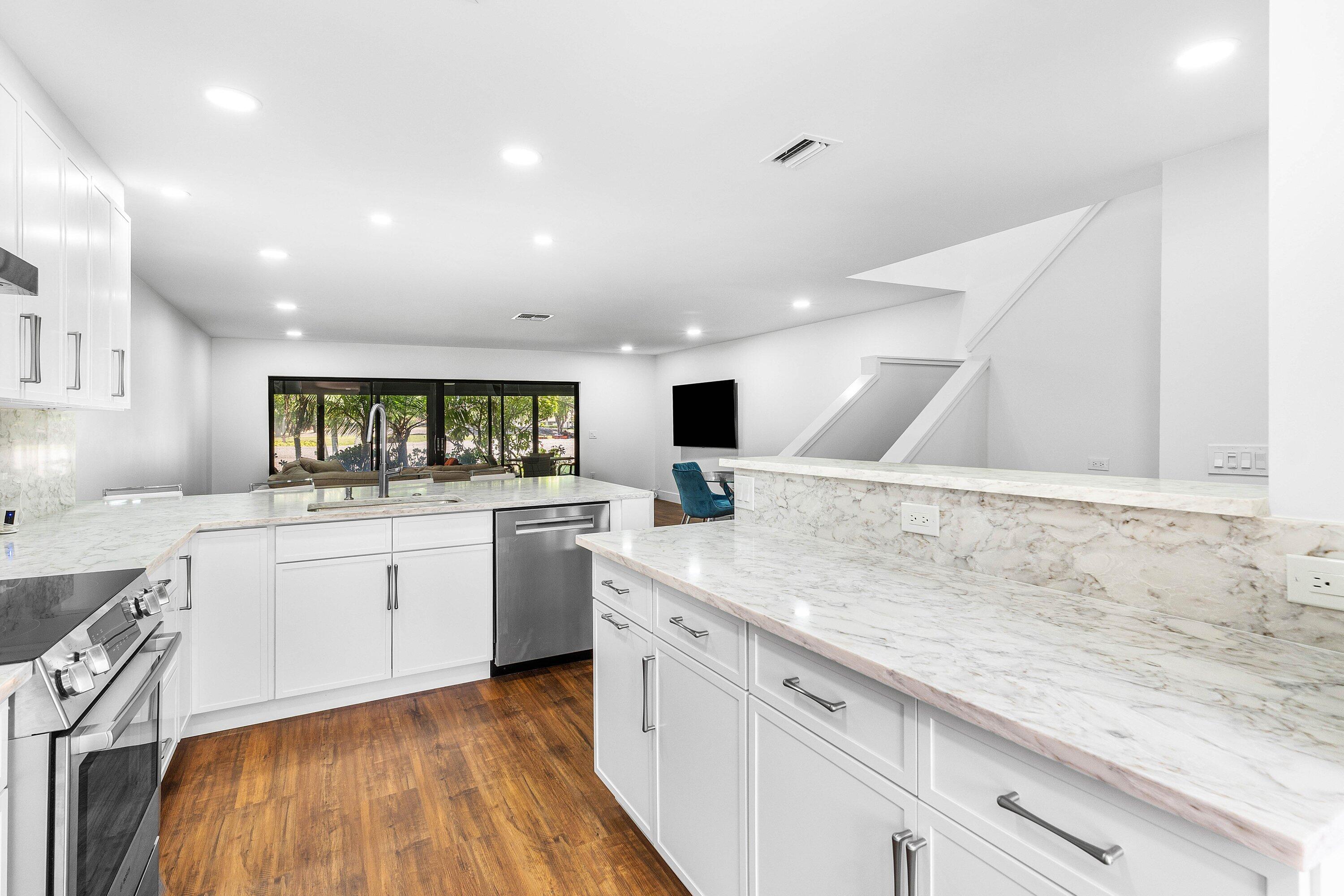 STRATFORD AT HUNTERS RUN CONDO - Residential