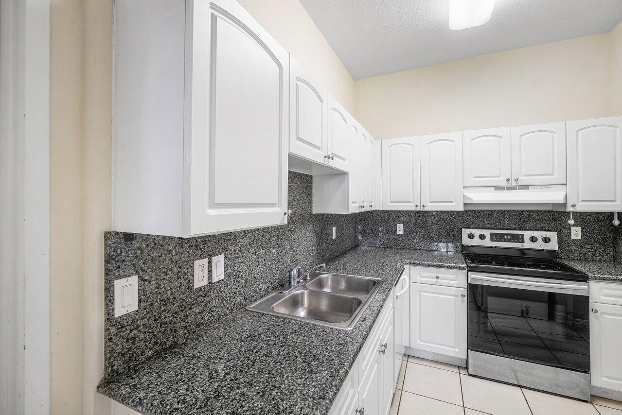 VENETIAN VILLAS - Residential