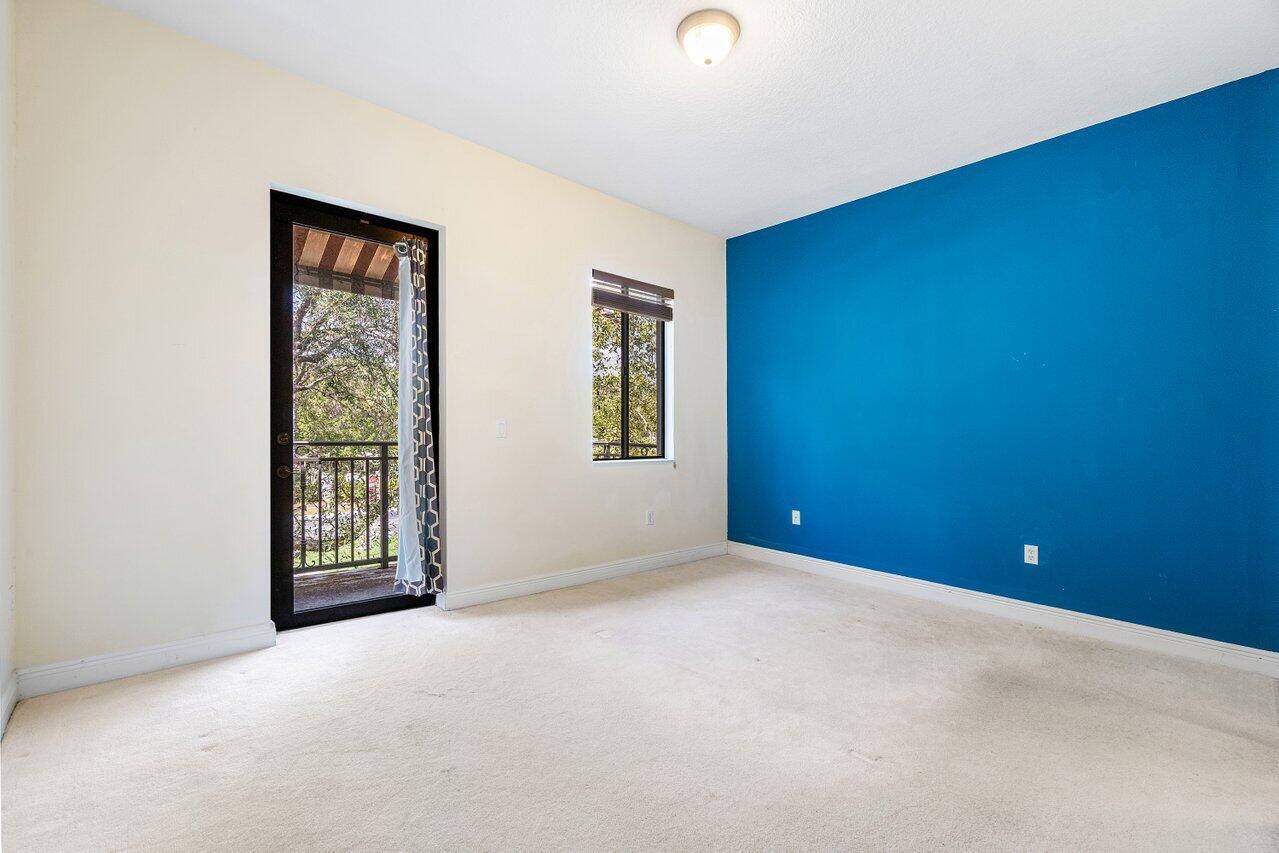 VENETIAN VILLAS - Residential