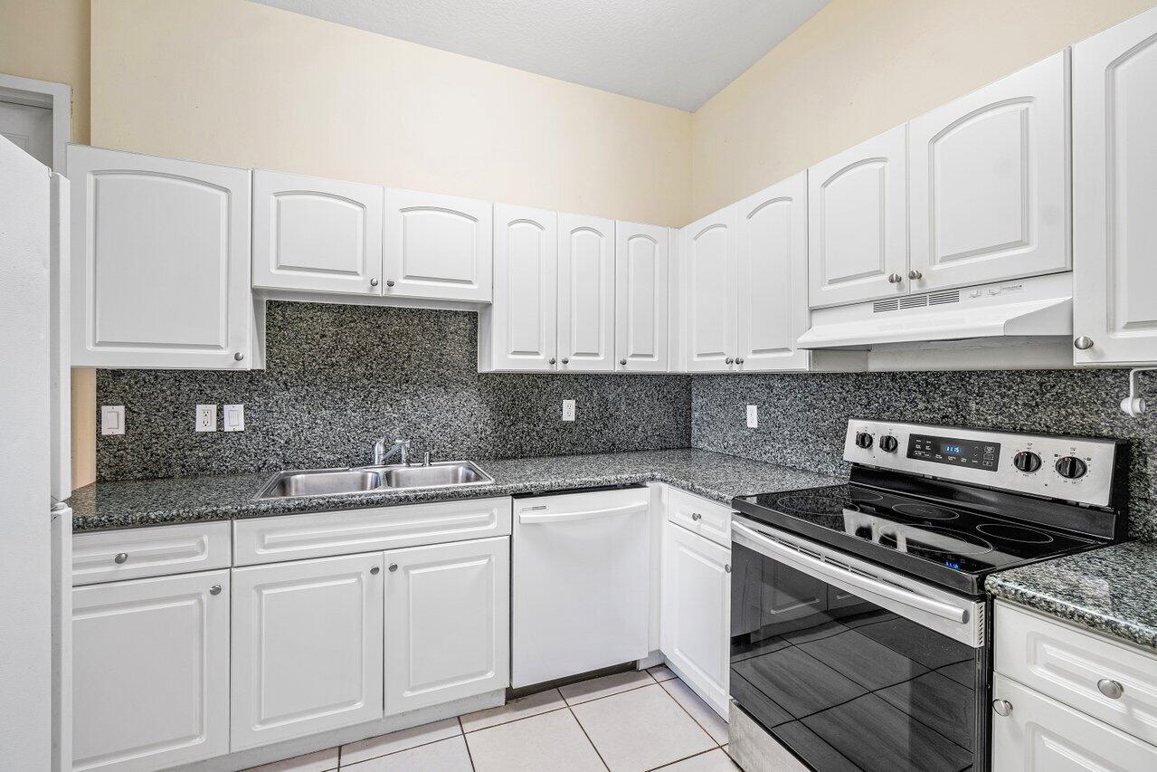 VENETIAN VILLAS - Residential