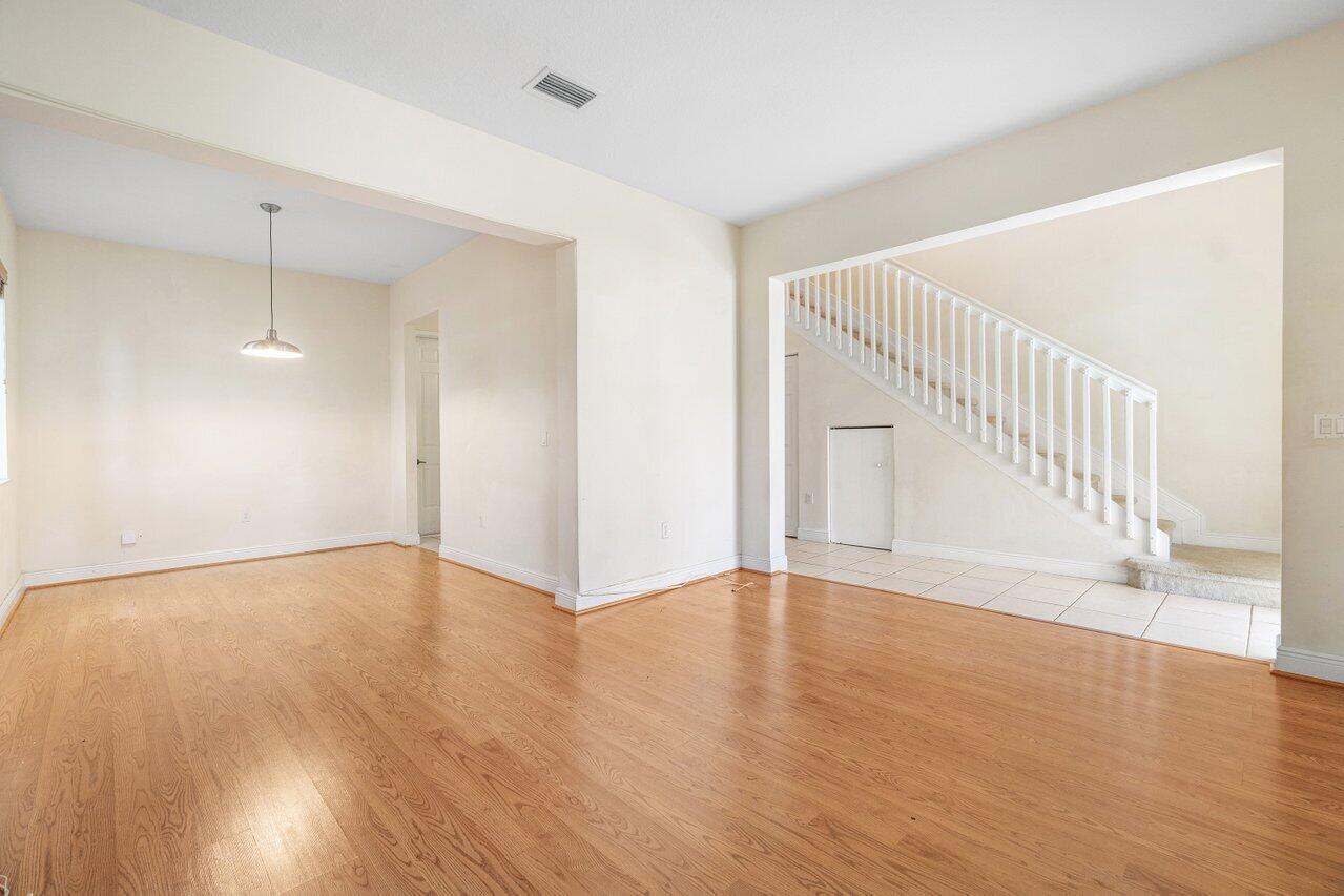 VENETIAN VILLAS - Residential