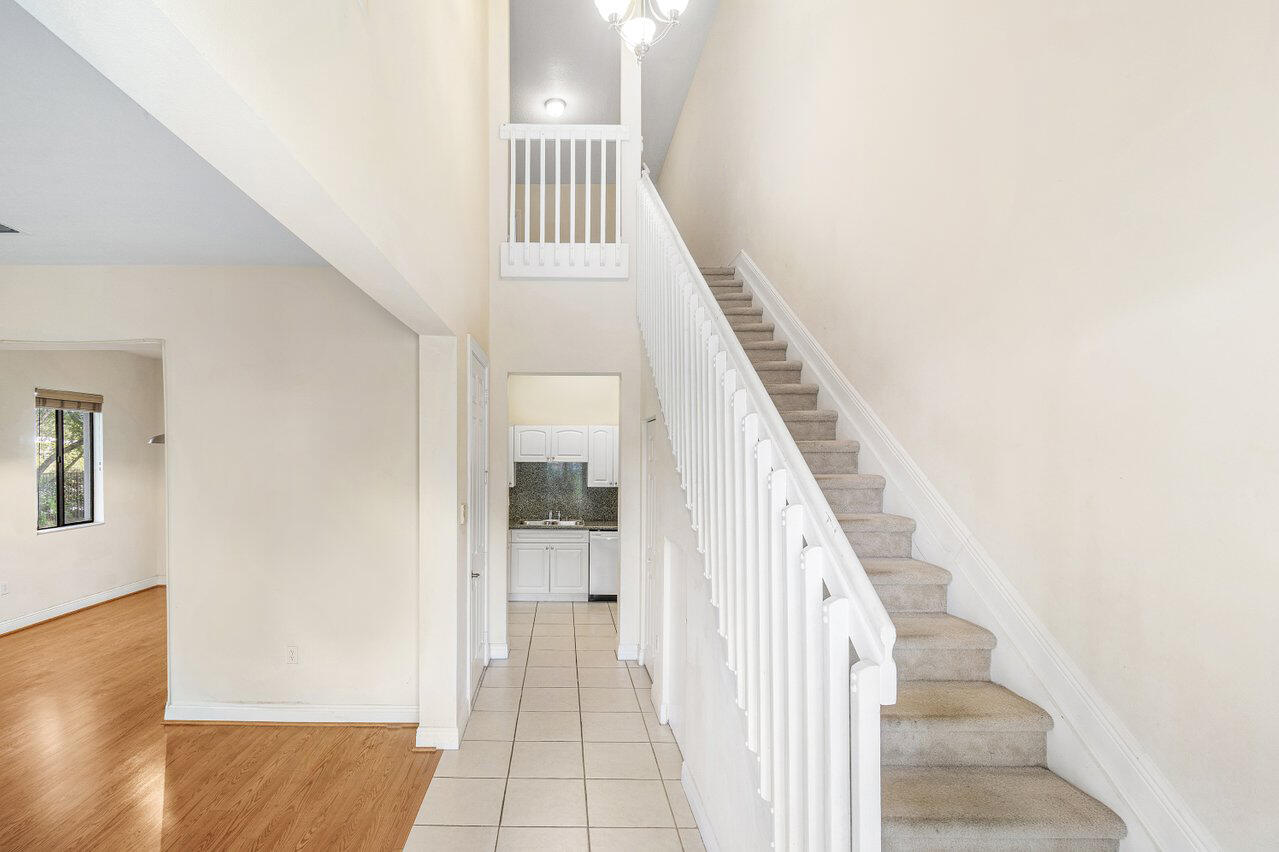 VENETIAN VILLAS - Residential