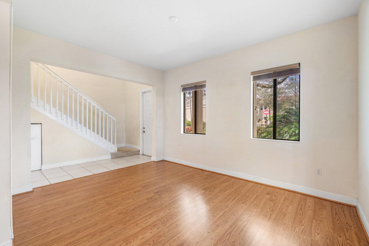 VENETIAN VILLAS - Residential