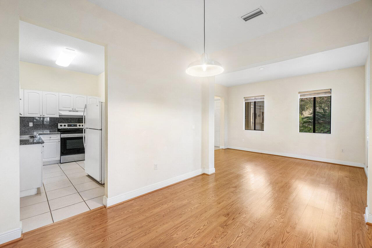 VENETIAN VILLAS - Residential