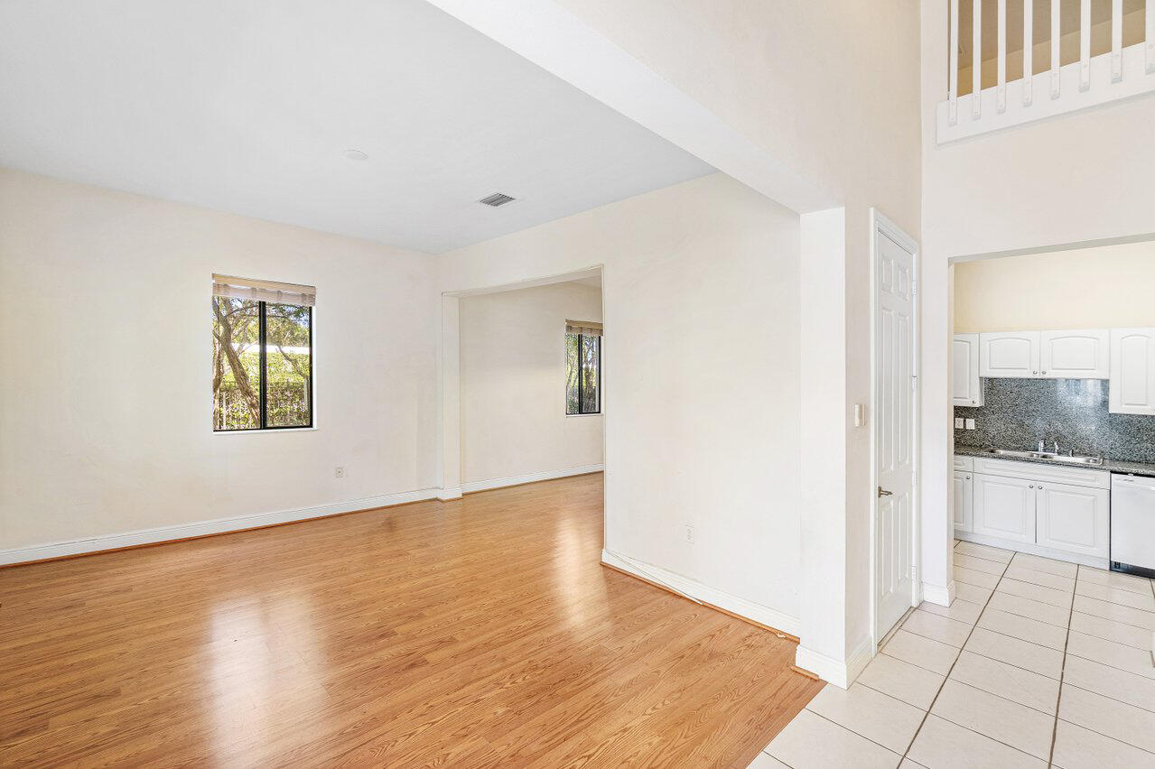 VENETIAN VILLAS - Residential