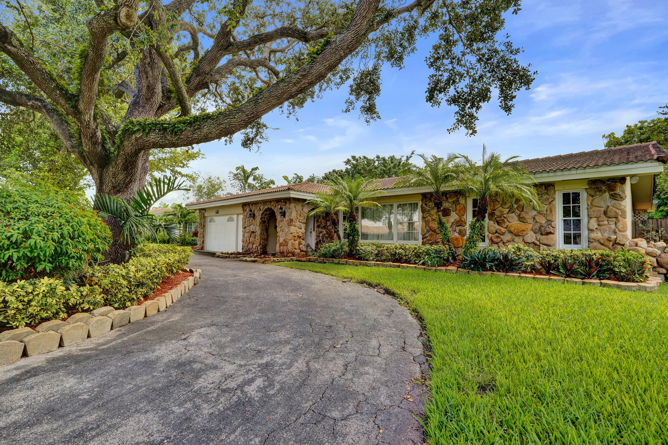 1040 SW 75th Avenue, Plantation FL 33317