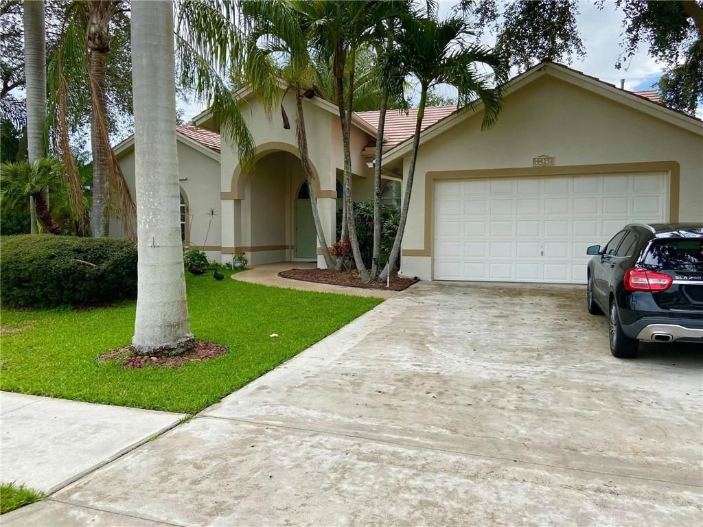 Photo of 4425 SW 74th Ter, Davie, FL 33314 (MLS # F10291360)