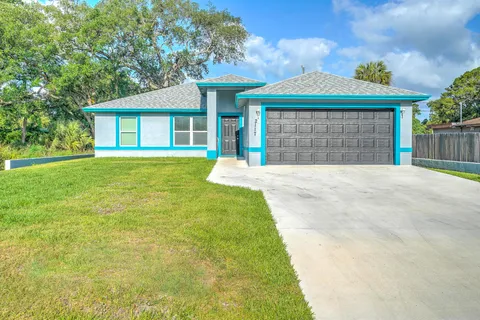 2117 N 44th Street, Fort Pierce, FL MLS: R11083279