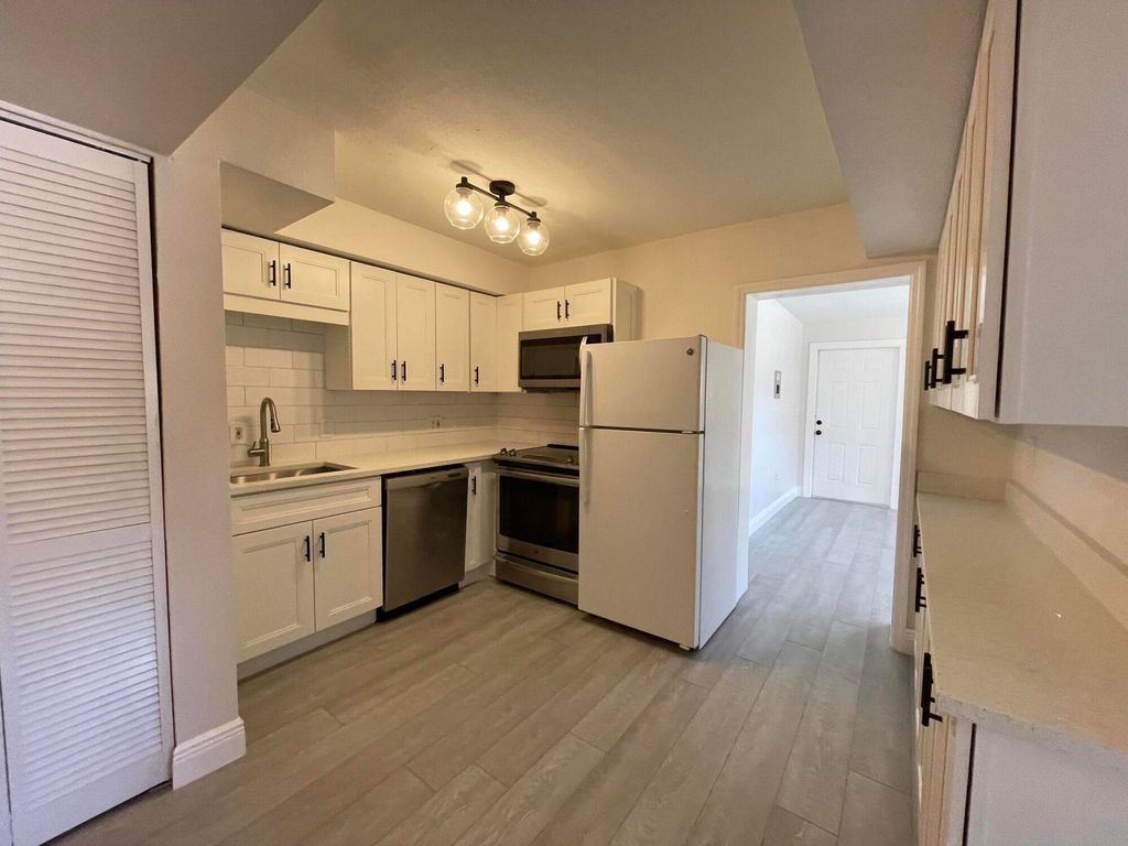 Photo of 701 SE 4th Street #Apt West, Boynton Beach, FL 33435 (MLS # R10977624)