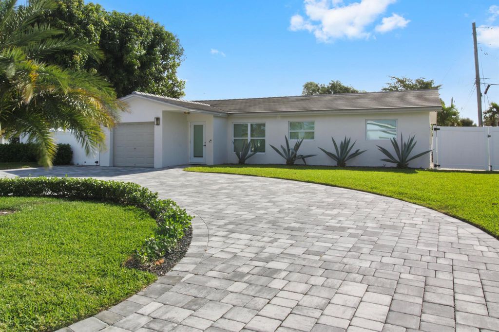 Photo of 2798 NE 2nd Ave, Boca Raton, FL 33431 (MLS # R10992431)