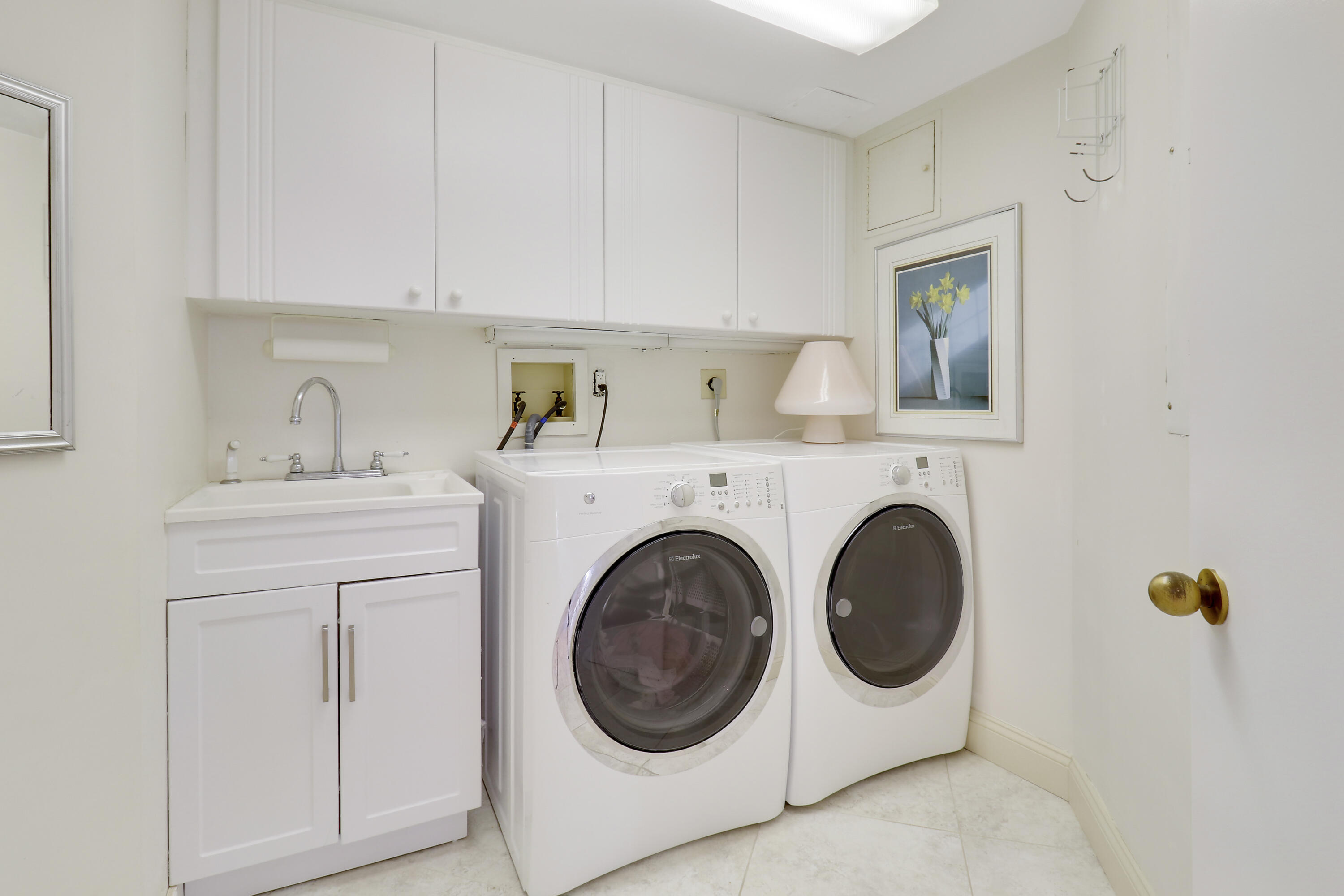 CAPRI OF SINGER ISLAND CONDO - Residential