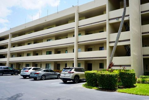 Photo of 3154 Via #412, Lake Worth, FL 33467 (MLS # B26013071)