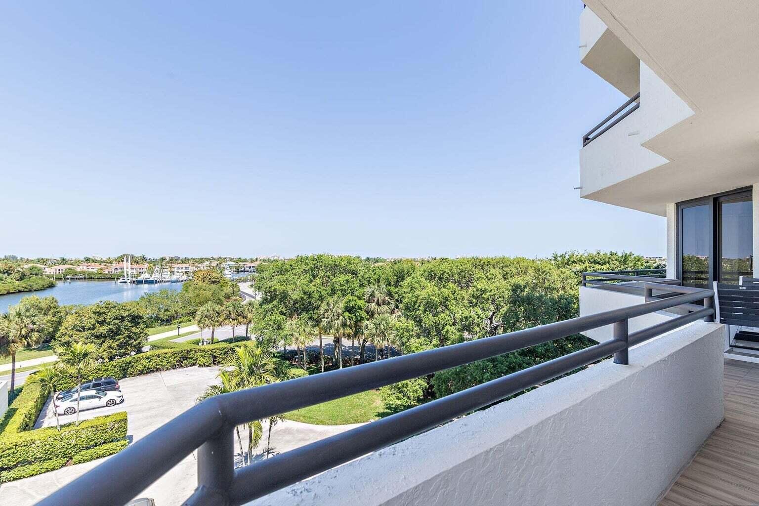 SOUTHPORTE ONE AT JONATHANS LANDING CONDO - Residential