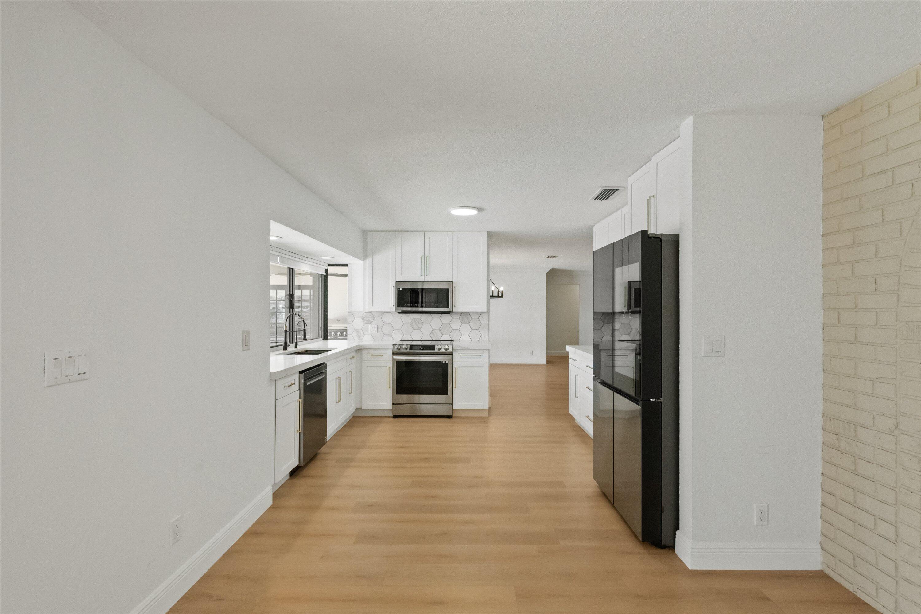 SOUTH SHORE 1 OF WELLINGTON - Residential