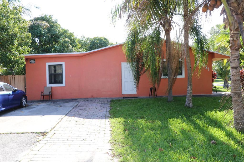 Photo of 1731 NE 1st Avenue, Pompano Beach, FL 33060 (MLS # B26026479)