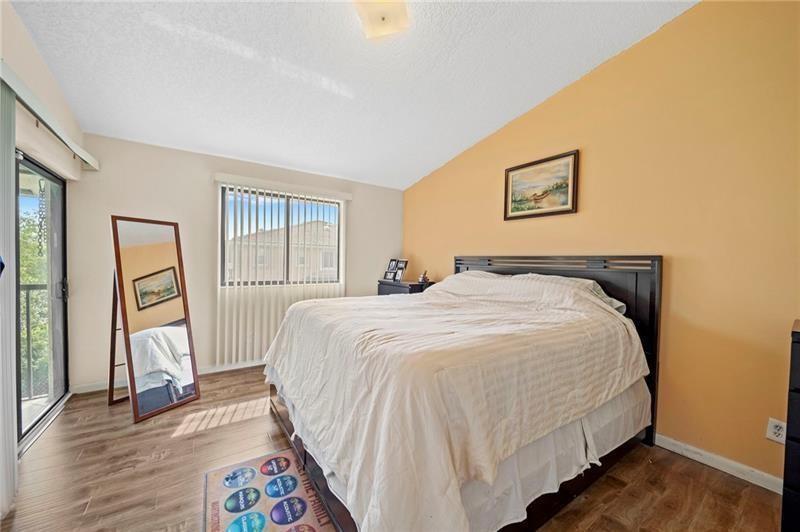 MIRA LAGO - Residential