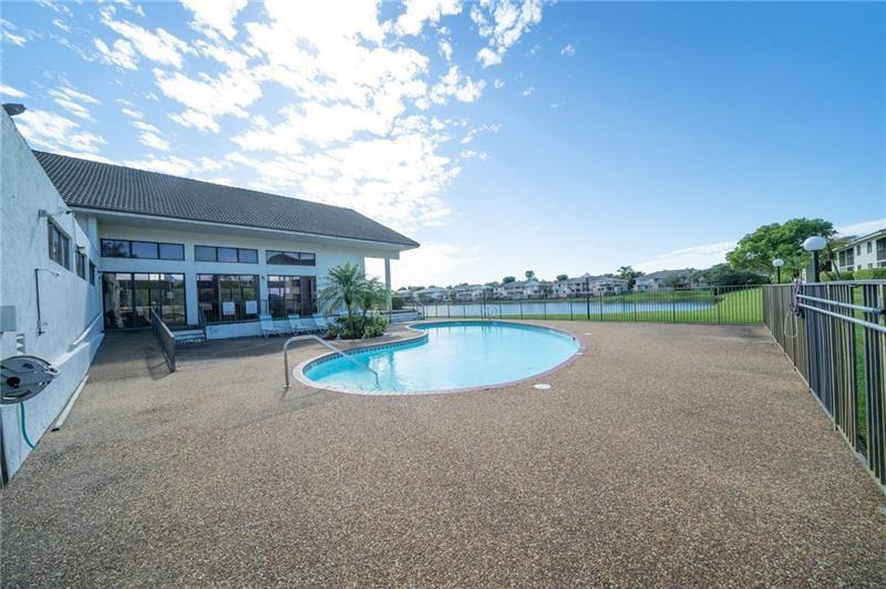 MIRA LAGO - Residential