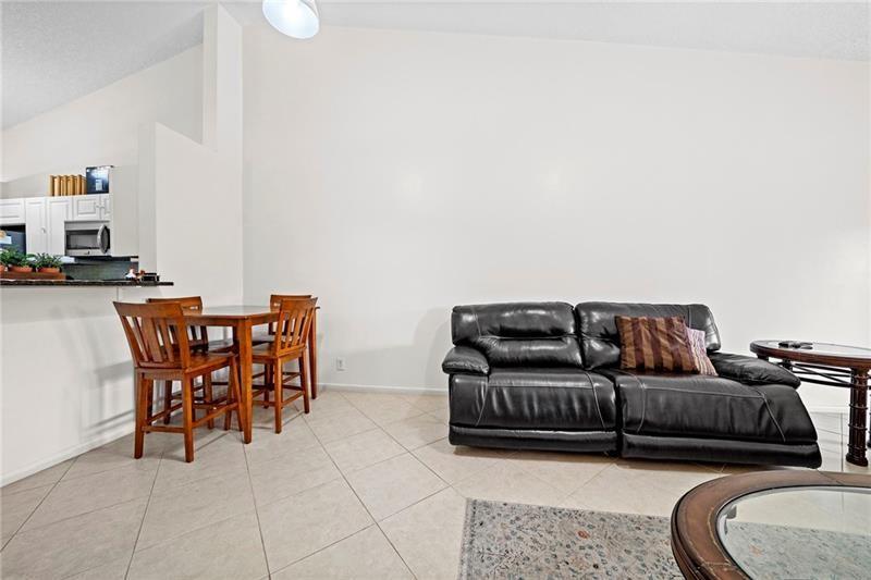 MIRA LAGO - Residential