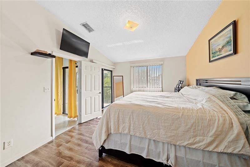 MIRA LAGO - Residential