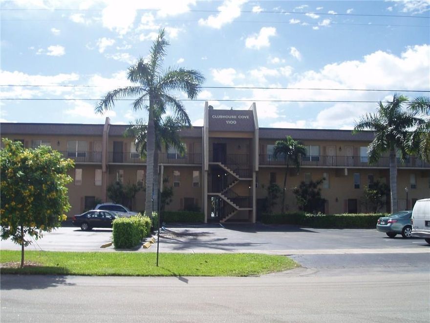 up-dated corner unite with stainless steel appliances, granite counters, Tile floors, extra window on the side,great view of lake, bring your boat there is community boat dockage, small pet with board approval