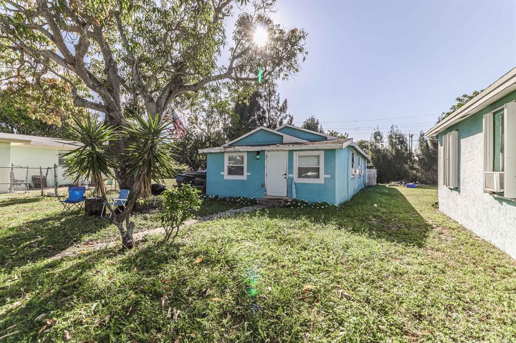 Photo of 342 NW Nw 7th Avenue, Delray Beach, FL 33444 (MLS # R10750498)