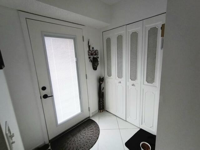 MEADOWBROOK LAKES CONDO - Residential