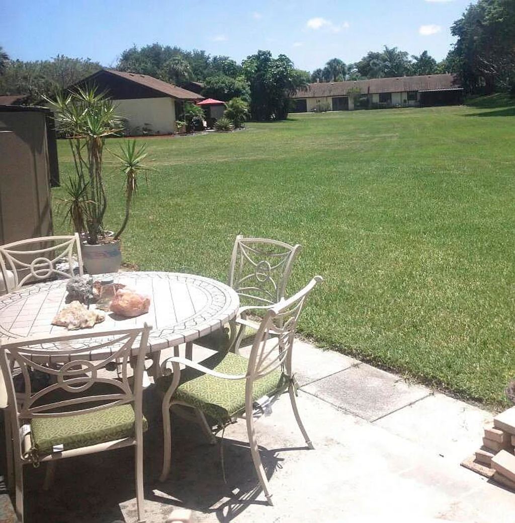 Photo of 80 VÃ­a De Casas Norte, Boynton Beach, FL 33426 (MLS # B26006545)