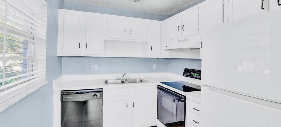 VISTA ROYALE PHASE IV BLDGS 83-111 - Residential Lease